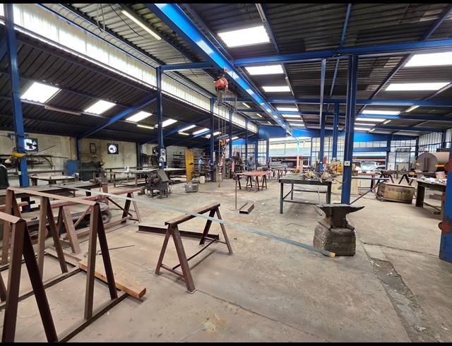 1,673M² WAREHOUSE FOR SALE IN BOOYSENS